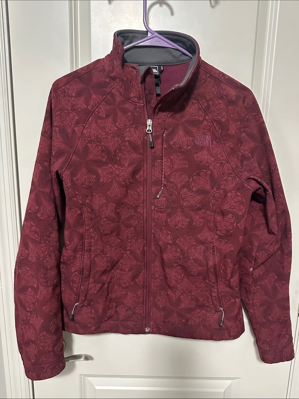 The North Face Women's Burgundy Floral-Print Softshell Jacket